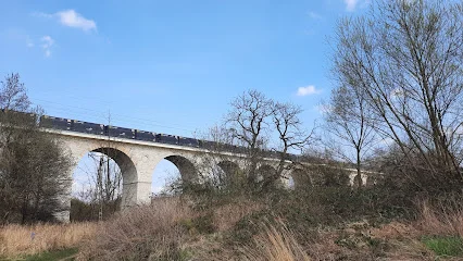 Wiadukt kolejowy nad rzeką Bóbr
